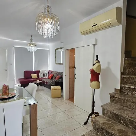 Alex's House Tatil Evi Strovolos