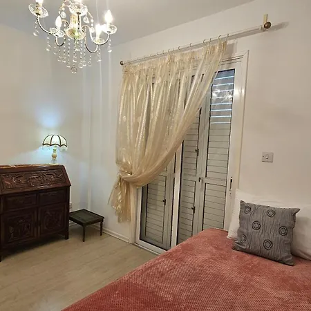 Alex's House Tatil Evi