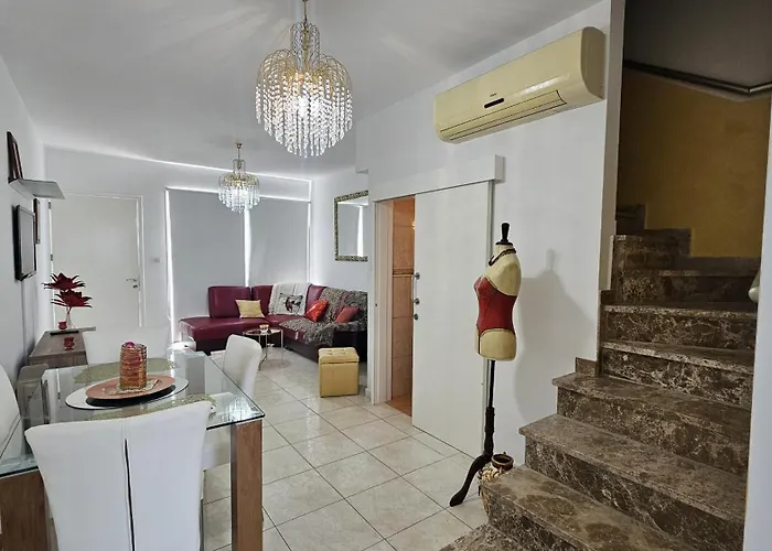 Alex's House Ferienhaus Strovolos